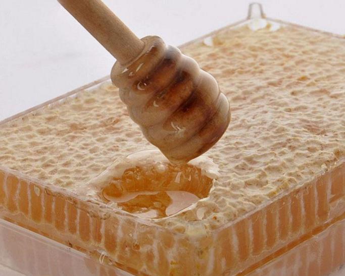 蜂巢蜜500g百花荆花蜂巢蜜批发蜂蜜封盖格子500克巢蜜盒装嚼着吃
