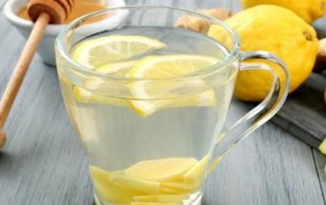 柠檬加<em>蜂蜜</em><em>泡</em>水做法和功效